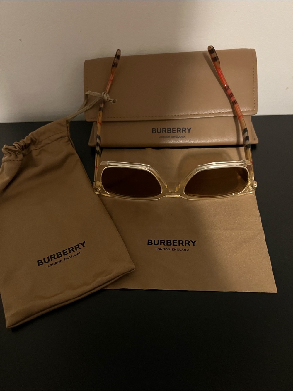 BURBERRY SUN GLASSES 🔥